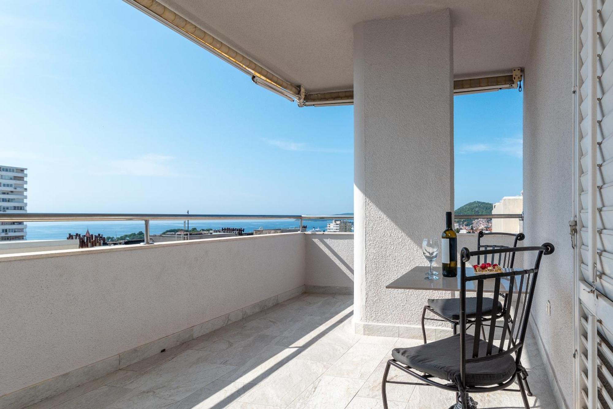 Appartement Luxury Overlooking The *
